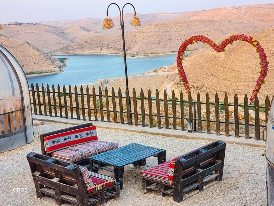 Wadi Al-Wala View Camp Hotell Madaba Eksteriør bilde